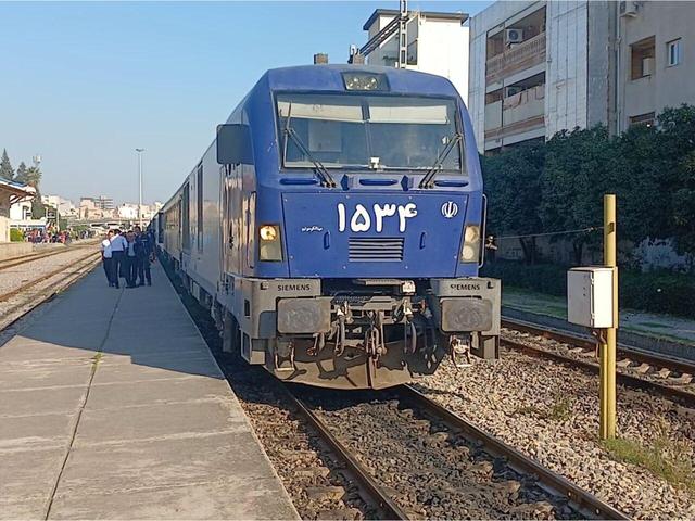 معاون ناوگان راه‌آهن: تعداد لوکوموتیوهای فعال کشور در دولت چهاردهم ۱۷ درصد بیشتر شد