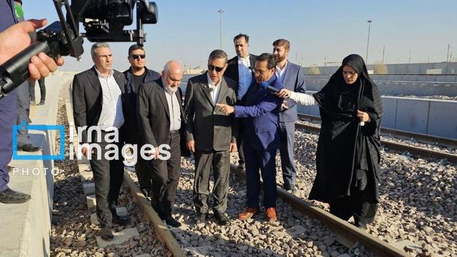 معاون اجرایی رئیس جمهور از راه آهن شلمچه - بصره بازدید کرد