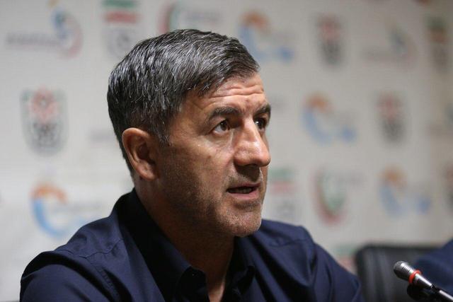 کریم باقری: ترکیب بازی با تراکتور بر عهده من است / فوتبال بدون تماشاگر جذاب نیست