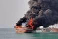 حریق یک فروند لنج باری در بندر چارک (فیلم)