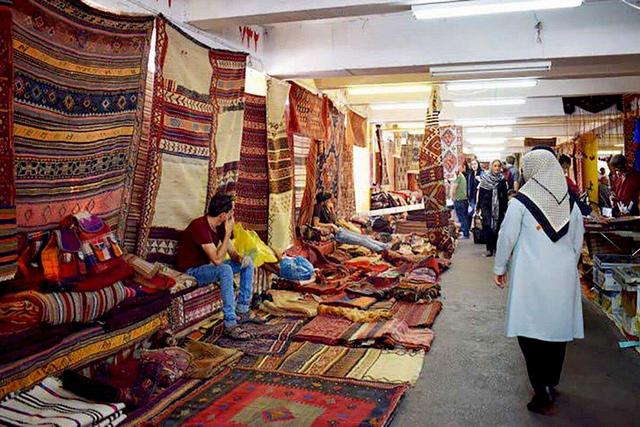 جمعه‌بازار پروانه، پاتوقی برای علاقه‌مندان آثار نوستالژیک