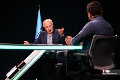 اجرای سیاست پزشک خانواده منافع گروه‌هایی را به خطر می‌اندازد/ به بیمار مثل یک بسته پول نگاه می‌کنند + فیلم