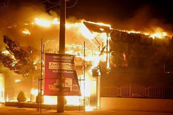 مهار آتش‌سوزی ساختمان فروشگاه لوازم خانگی در نجف آباد