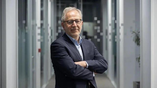 ببینید | فرهاد نیلی در گفتگو با سروش صحت؛ مردم عادی چقدر باید علم اقتصاد بلد باشند؟