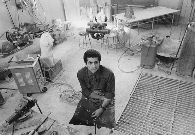 پرویز تناولی: شاملو و براهنی هنوز شترسواری می‌کنند! / من مجسمه‌ساز گدا را به شاعر دستمال ابریشمی ترجیح می‌دهم