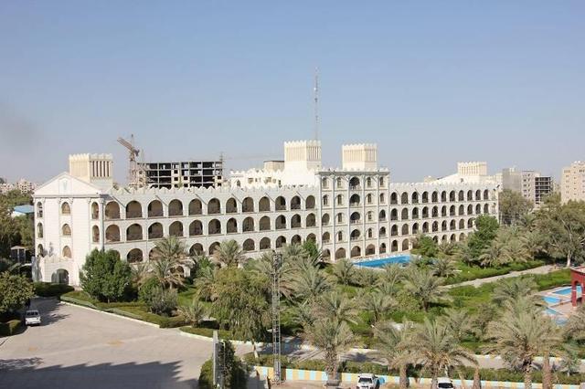 قطع و هرس غیرمجاز درختان بلند دانشگاه آزاد بندرعباس