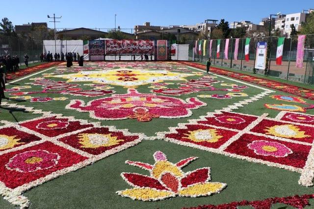 ببینید | رونمایی از بزرگترین فرش سرگل‌ آسیا در محلات