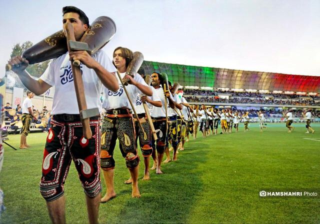 ثبت رکورد جهانی در ورزش زورخانه‌ای