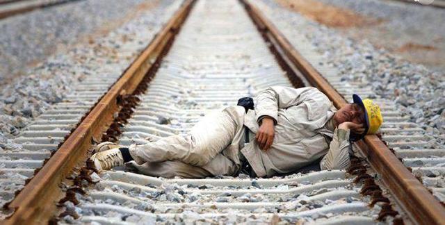 راه آهن بوشهر روی ریل تاخیر