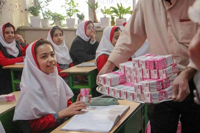 اجرای طرح شیر مدارس منتظر تصمیم مجلس برای مناطق کم‌برخوردار