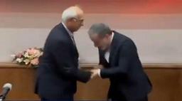 تلاش نافرجام عباس عراقچی برای دستبوسی