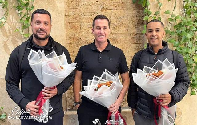 اوسمار چه گلی به سر پرسپولیس می‌زند؛ تیم ما بازیکن ندارد/ قلعه‌نویی گفت دفاع وسط خوب سراغ داری؟