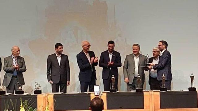 حاتمی مدیر برجسته صنعت فولاد کشور در سال ۱۴۰۴ در بخش دولتی و عمومی شد