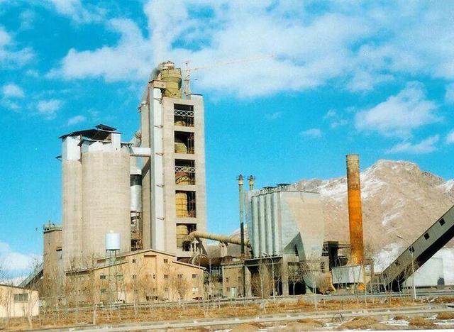 طلسم ۲۰ ساله کارخانه سیمان دهلران با همت دولت و بخش خصوصی شکسته شد