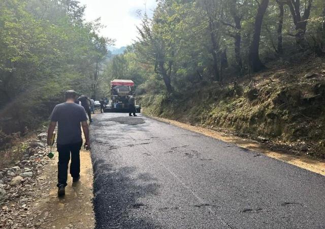 علی اکبری: عملیات بهسازی راه روستایی «کهنه‌که» در رضوانشهر آغاز شد