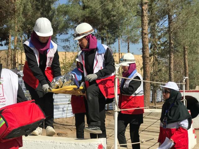 پرفند: تیم دختران اسفراین رتبه دوم کشوری حمل گروهی مصدوم را کسب کرد