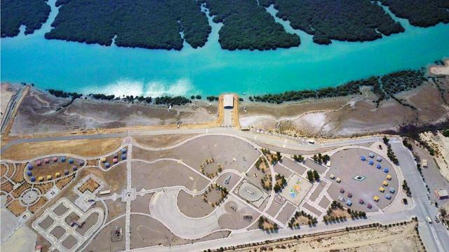 اقتصاد محلی بندر خمیر با گردشگری دریایی جان می‌گیرد