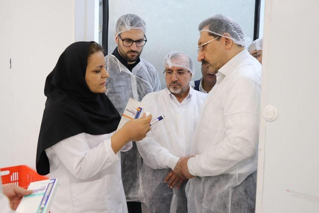 وزیر صمت از یکی از واحدهای دارویی در شهرستان نظرآباد بازدید کرد