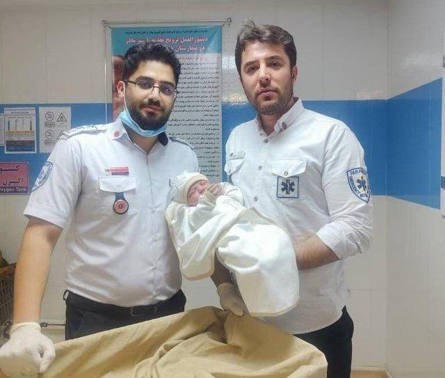 زایمان اضطراری نوزاد در آمبولانس اورژانس سقز