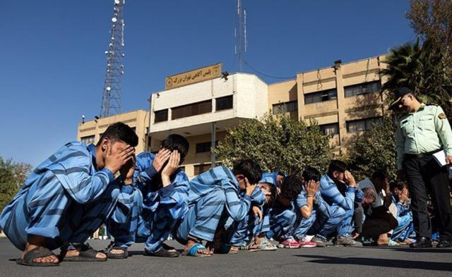 پلیس: اعضای باند کلاهبرداری ۷ نفره با ۴۷ شاکی، در دهگلان دستگیر شدند/ کلاهبرداری ۲۰ میلیاردی