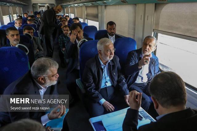 بازدید پزشکیان از خطوط ریلی حومه تهران