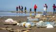 زخم زباله بر چهره نیلگون خلیج فارس؛ فریاد سواحل قشم برای نجات