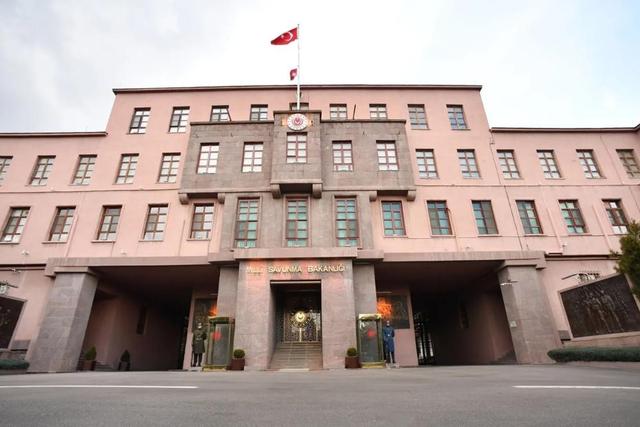 آموزش نیروهای الجولانی در دانشکده‌های نظامی ترکیه