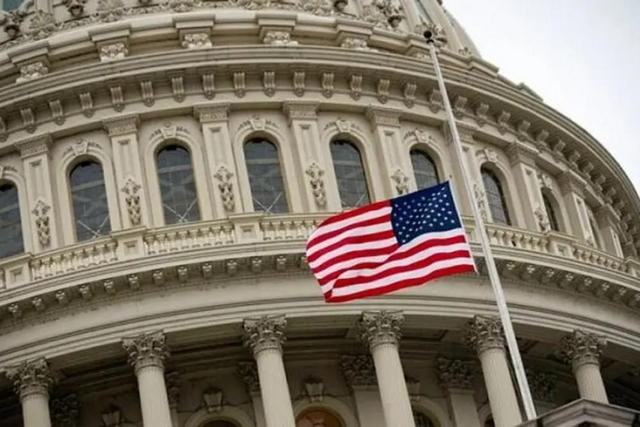 مصوبه سنای آمریکا/ قطعنامه‌ای برای خاتمه دادن به تعرفه‌های جهانی ترامپ
