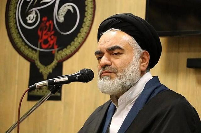 امام جمعه اصفهان: وضعیت امروز آمریکا شبیه روزهای پایانی حکومت پهلوی است
