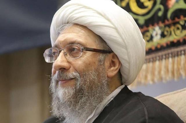 آملی لاریجانی: دشمنان معیشت مردم را هدف قرارداده‌اند/ نتیجه حل مشکلات معیشتی باید سرسفره مردم دیده شود