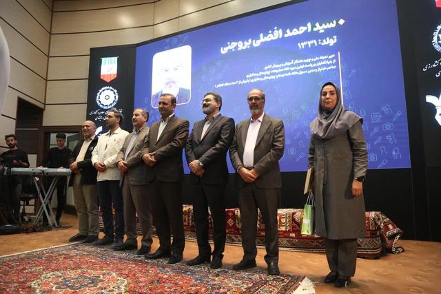 تجلیل از پیشکسوتان رسانه در جشن با تاخیر روز خبرنگار/ انجمن صاحبان مطبوعات پایبندی به میراث خبرنگاری را فریاد زد