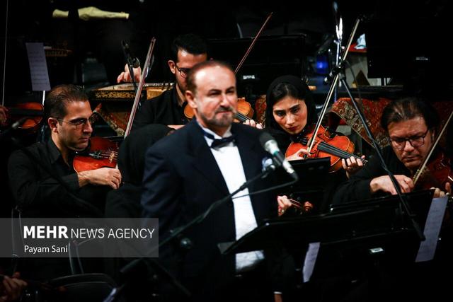 عبدالحسین مختاباد با ارکستر موسیقی ملی ایران خواند