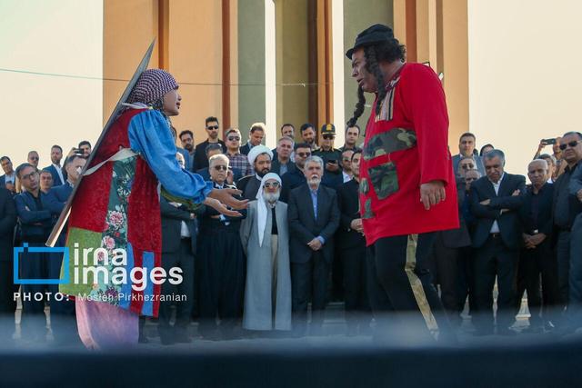 تئاتر خیابانی مریوان/ از استقبال پرشور مردم تا حضور وزیر ارشاد 