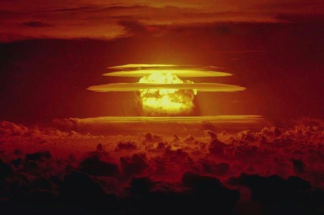 سناتور آمریکایی اعلام آزمایش‌ هسته‌ای از سوی ترامپ را ویرانگر و فاجعه‌بار خواند