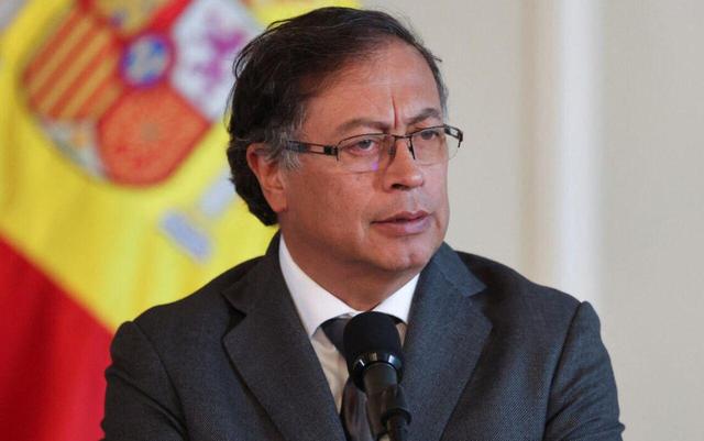 جلوگیری آمریکا از سوخت گیری هواپیمای رئیس‌جمهور کلمبیا در کیپ ورد