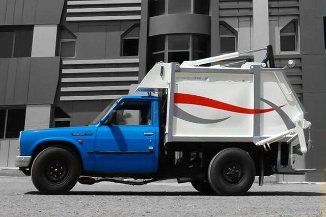 تحویل ۵ دستگاه خودروی حمل زباله به دهیاری‌های منطقه سیستان + فیلم