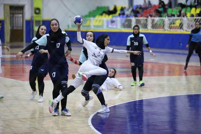 تیم هندبال سنگ آهن بافق بر نامی نو اصفهان غلبه کرد