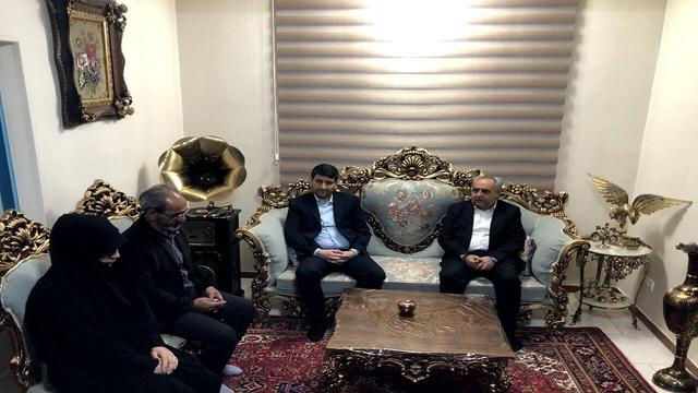 دیدار وزیر ارتباطات با خانواده شهید جنگ ۱۲ روزه