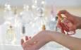 بهترین نقاط بدن برای عطر زدن | چطور عطر بزنیم که ماندگاری‌اش بیشتر شود؟
