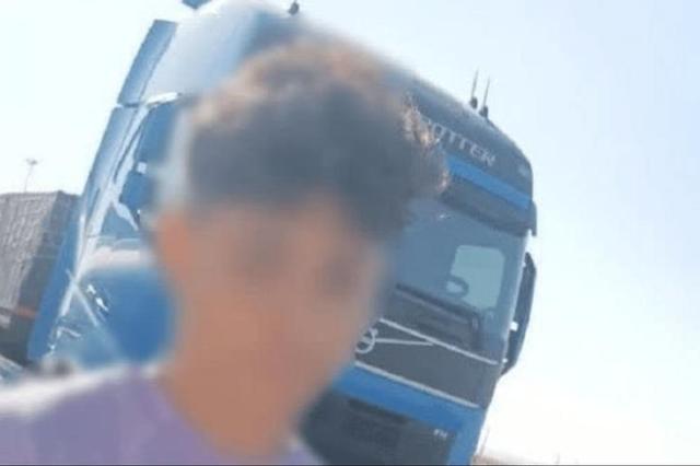 رانندگی خطرناک پسر 14 ساله با کامیون ولوو در محور همدان