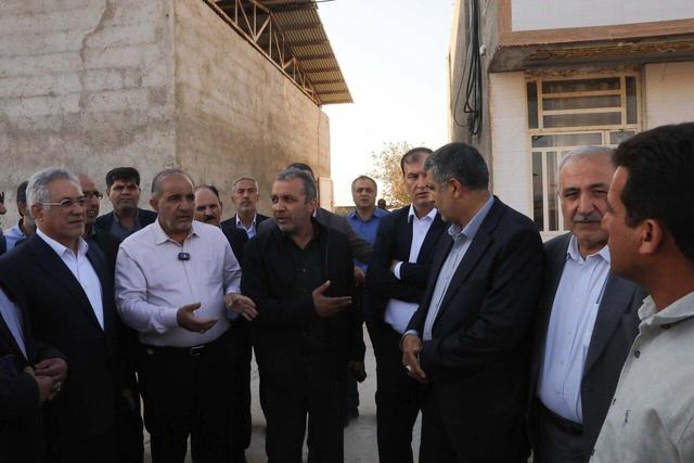 بازدید اعضای کمیسیون کشاورزی از واحدهای دامپروری سبک و سنگین شهرستان فیروز آباد