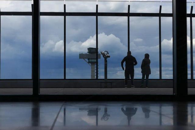 تعطیلی موقت فرودگاه برلین به دلیل مشاهده پهپادهای ناشناس