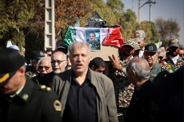 تشییع پیکر خلبان شهید در اراک