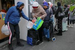 دستور دادگاه‌های آمریکا برای ادامه پرداخت کوپن غذا