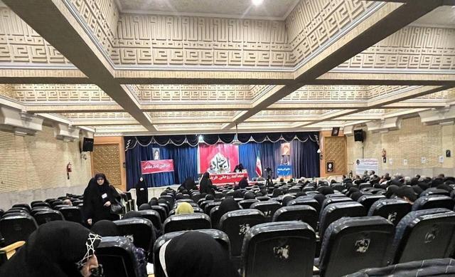 کسانی که مردم را به تجمع برای محاکمه روحانی و ظریف دعوت کردند، خودشان هم نیامدند/ فقط 25نفر ، آن هم 4نفرشان بچه؟