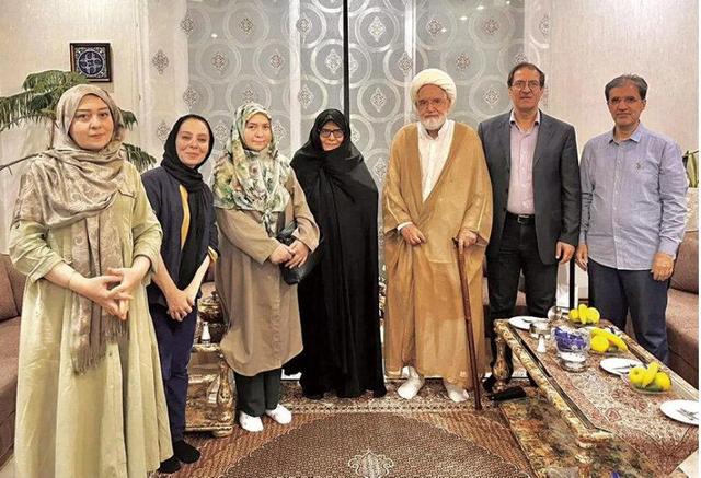 انتقاد از اظهارات اخیر کروبی در جمع فرزندان میرحسین موسوی: می خواهد رفتار88خود را بازسازی کند/ اگر میرحسین لجاجت نمی کرد درسال92رئیس جمهور می شد