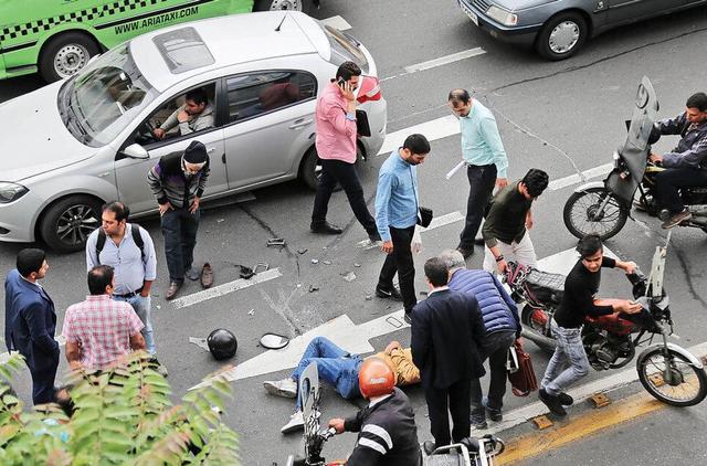 ببینید | تصاویری دلخراش از برخورد یک موتورسیکلت با کودکی در کاشان