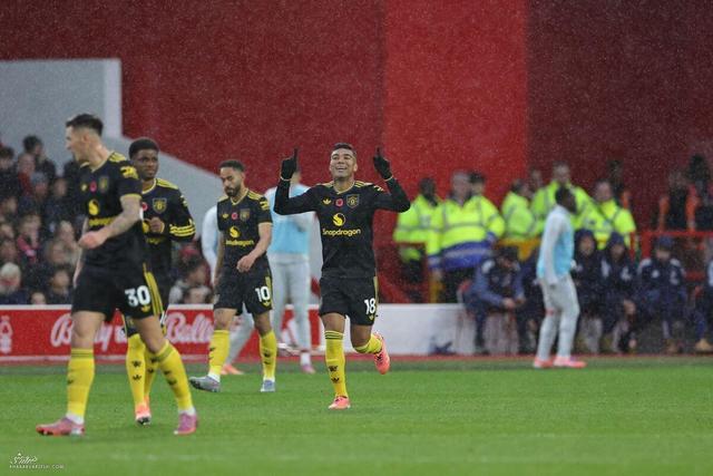 شیاطین سرخ جلو زدند، کامبک خورند و از شکست گریختند!