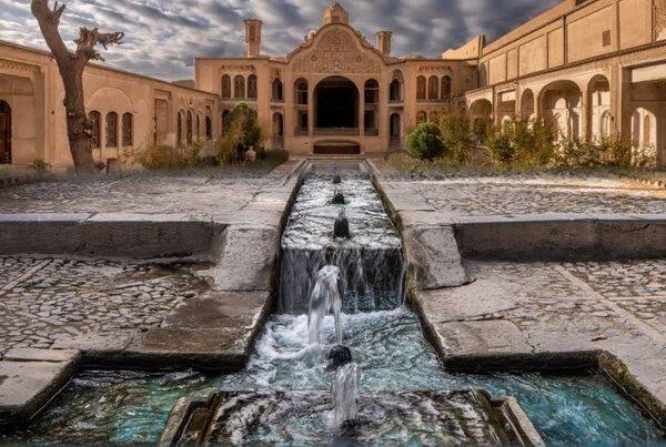 محلوجی:کاشان در جهان سرمشقی برای زیستن با زیبائی‌های معماری آن است