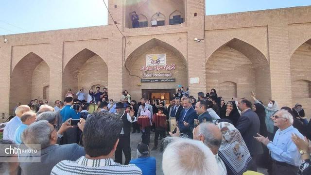 جشنواره انار در روستای تاریخی سریزد